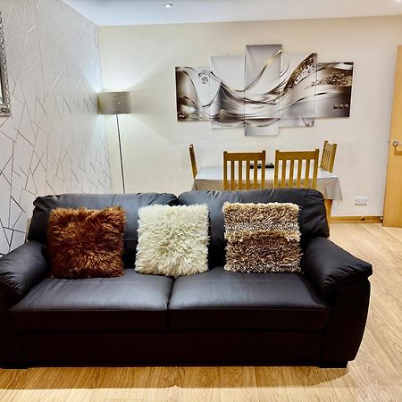Azim And Suzi'S City Centre Apartment إينفيرنيس المظهر الخارجي الصورة
