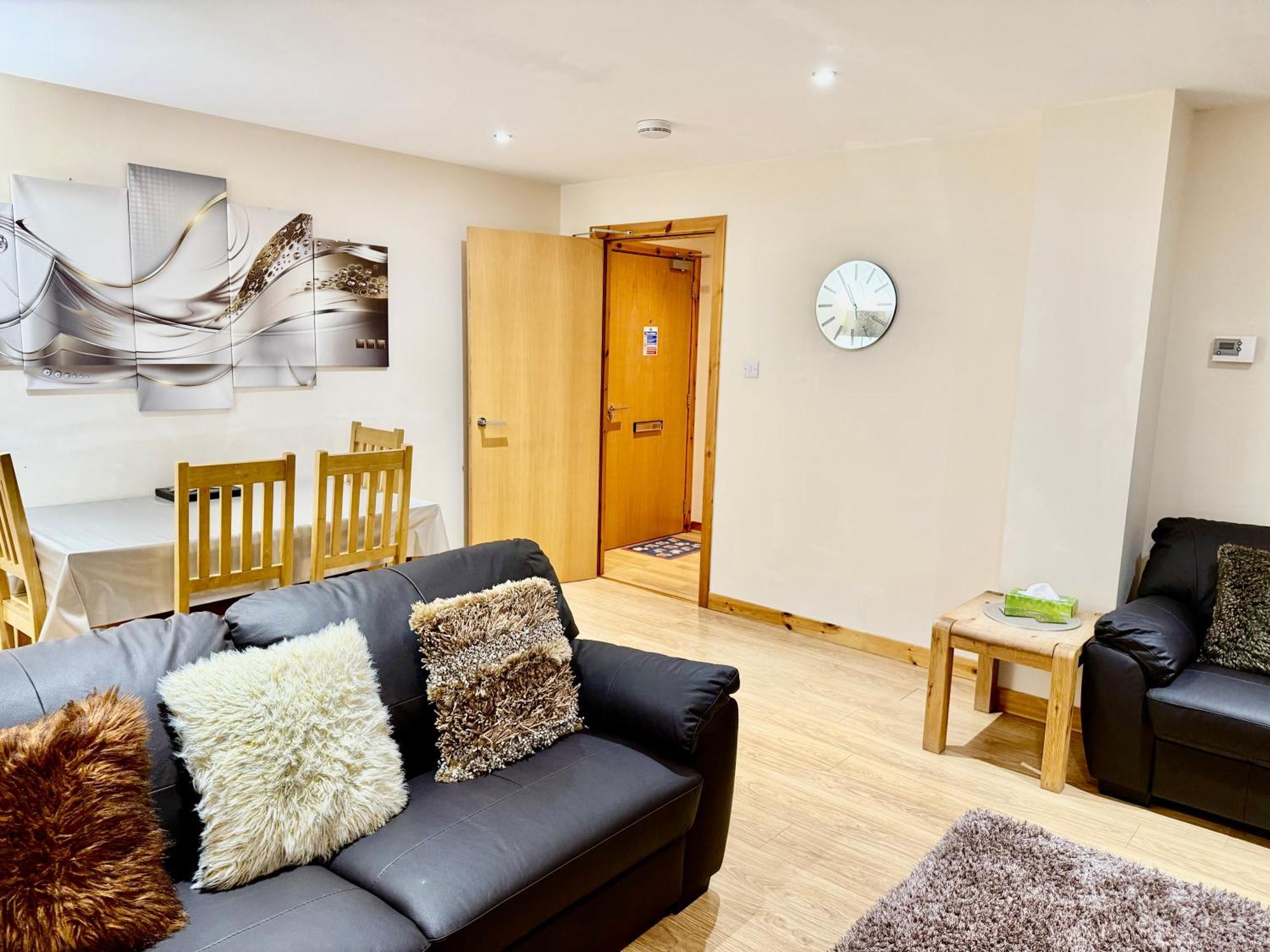 Azim And Suzi'S City Centre Apartment إينفيرنيس المظهر الخارجي الصورة