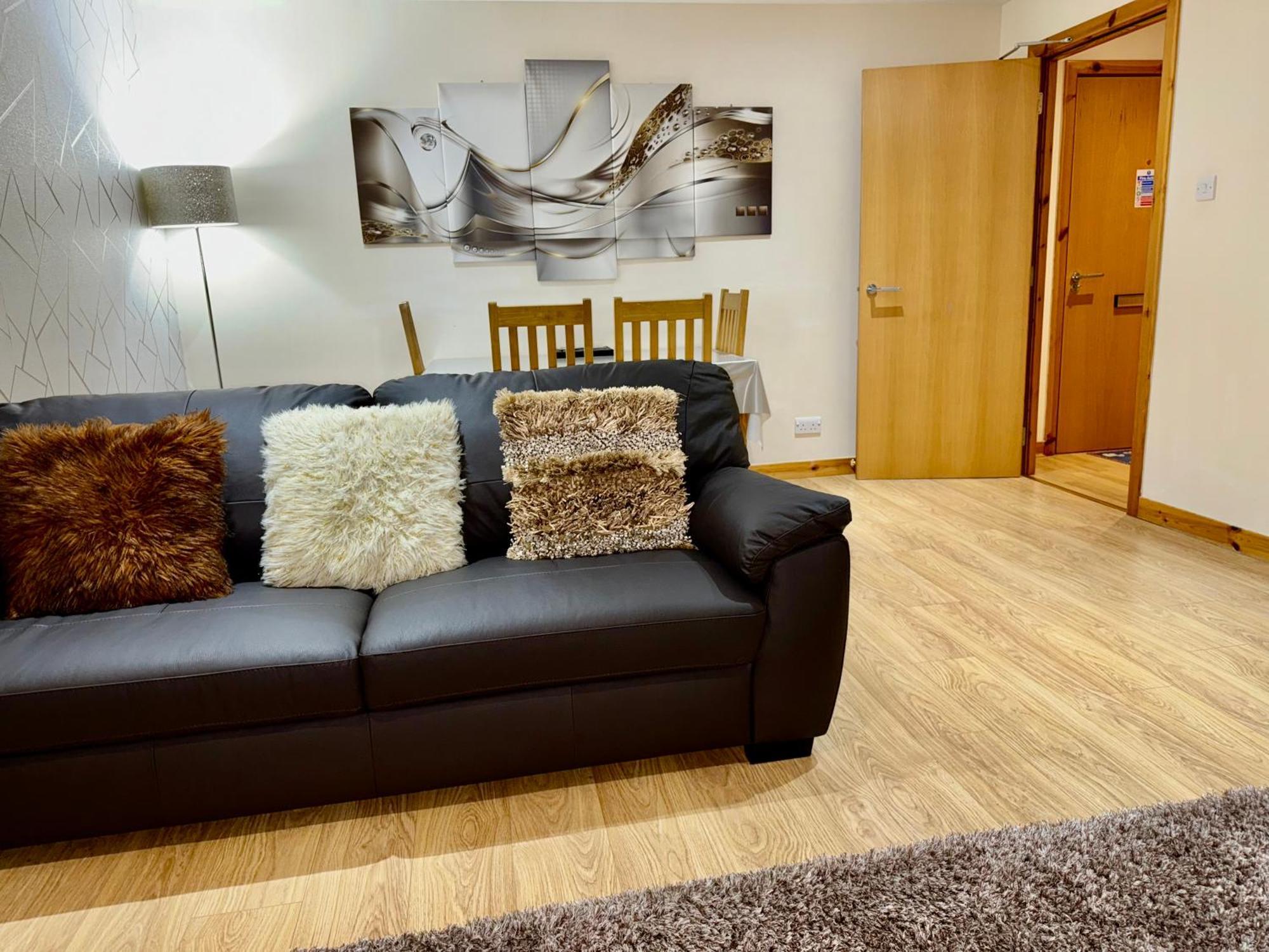 Azim And Suzi'S City Centre Apartment إينفيرنيس المظهر الخارجي الصورة