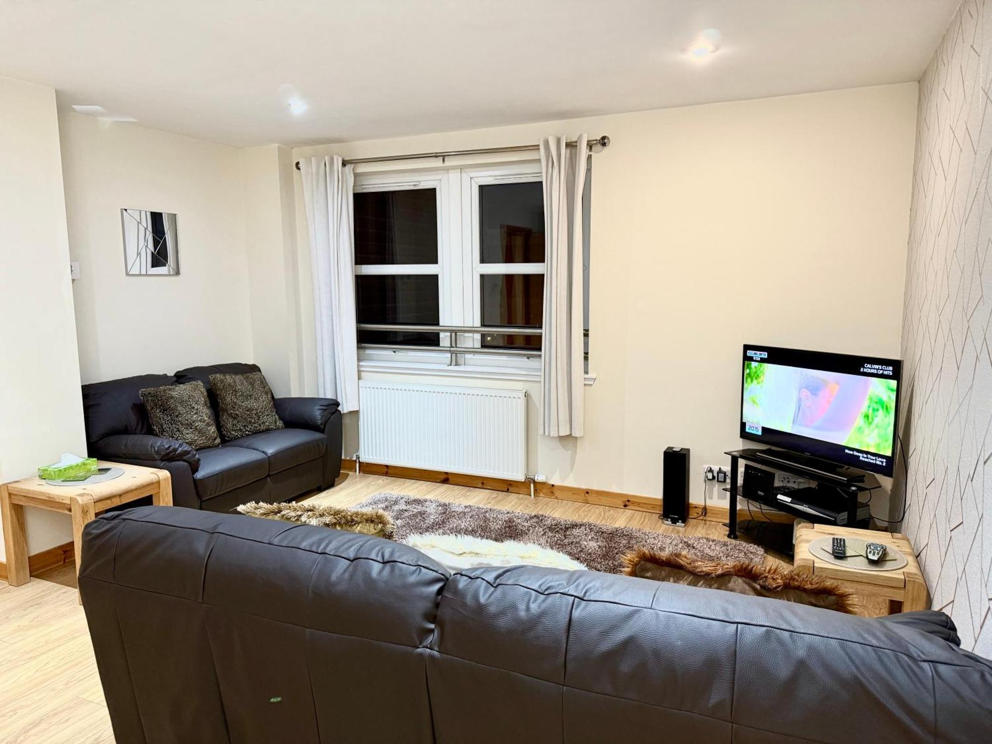 Azim And Suzi'S City Centre Apartment إينفيرنيس المظهر الخارجي الصورة