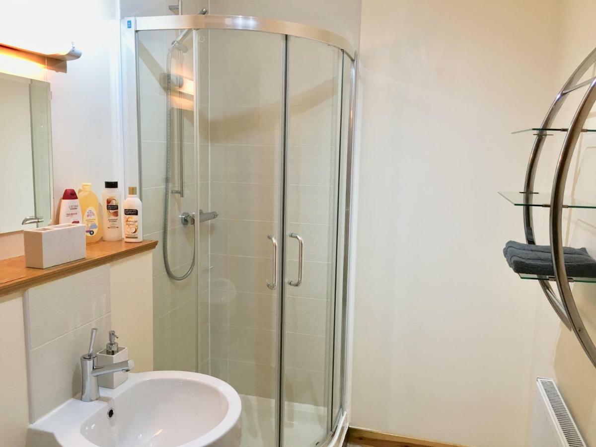 Azim And Suzi'S City Centre Apartment إينفيرنيس المظهر الخارجي الصورة