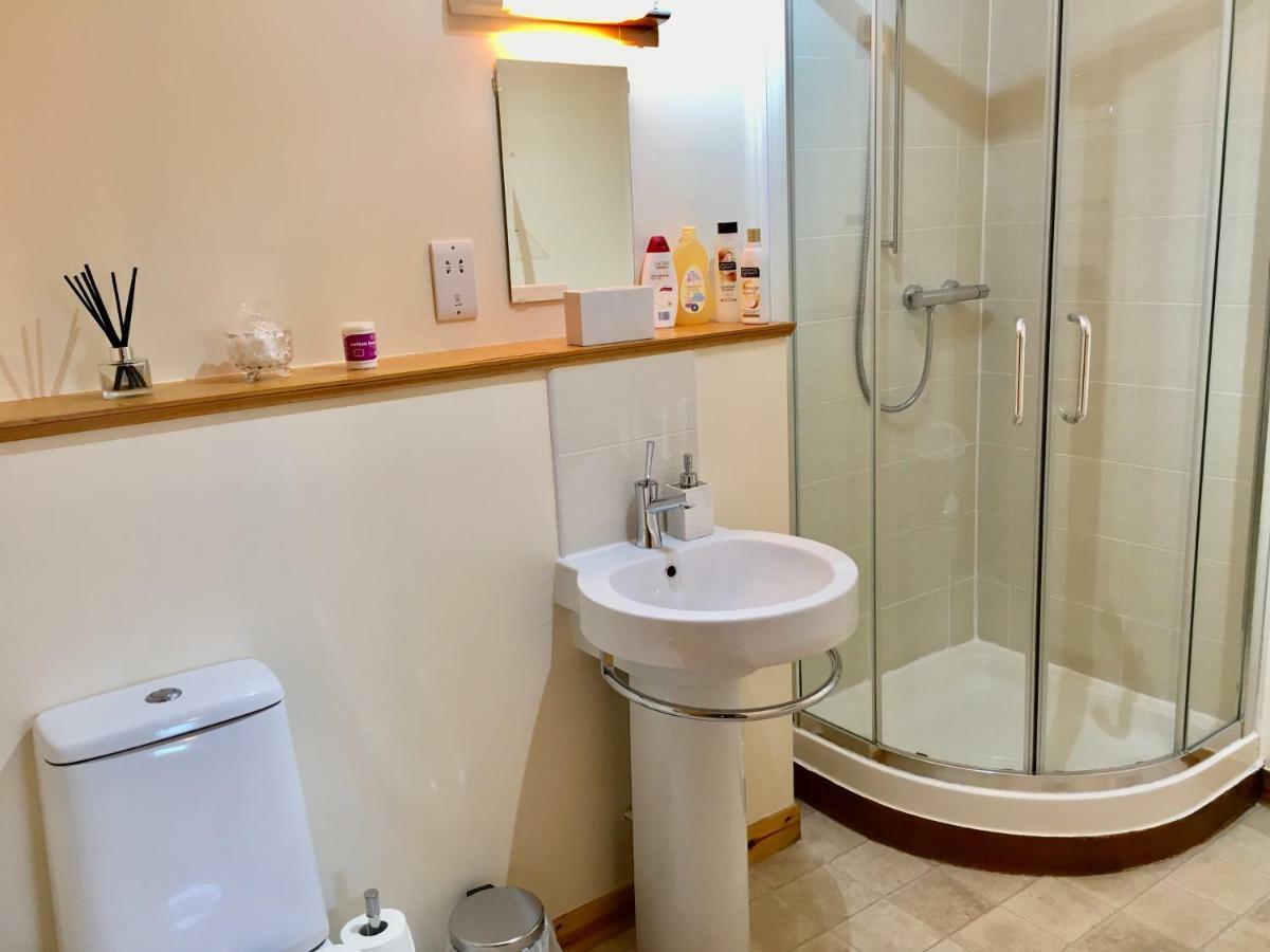 Azim And Suzi'S City Centre Apartment إينفيرنيس المظهر الخارجي الصورة