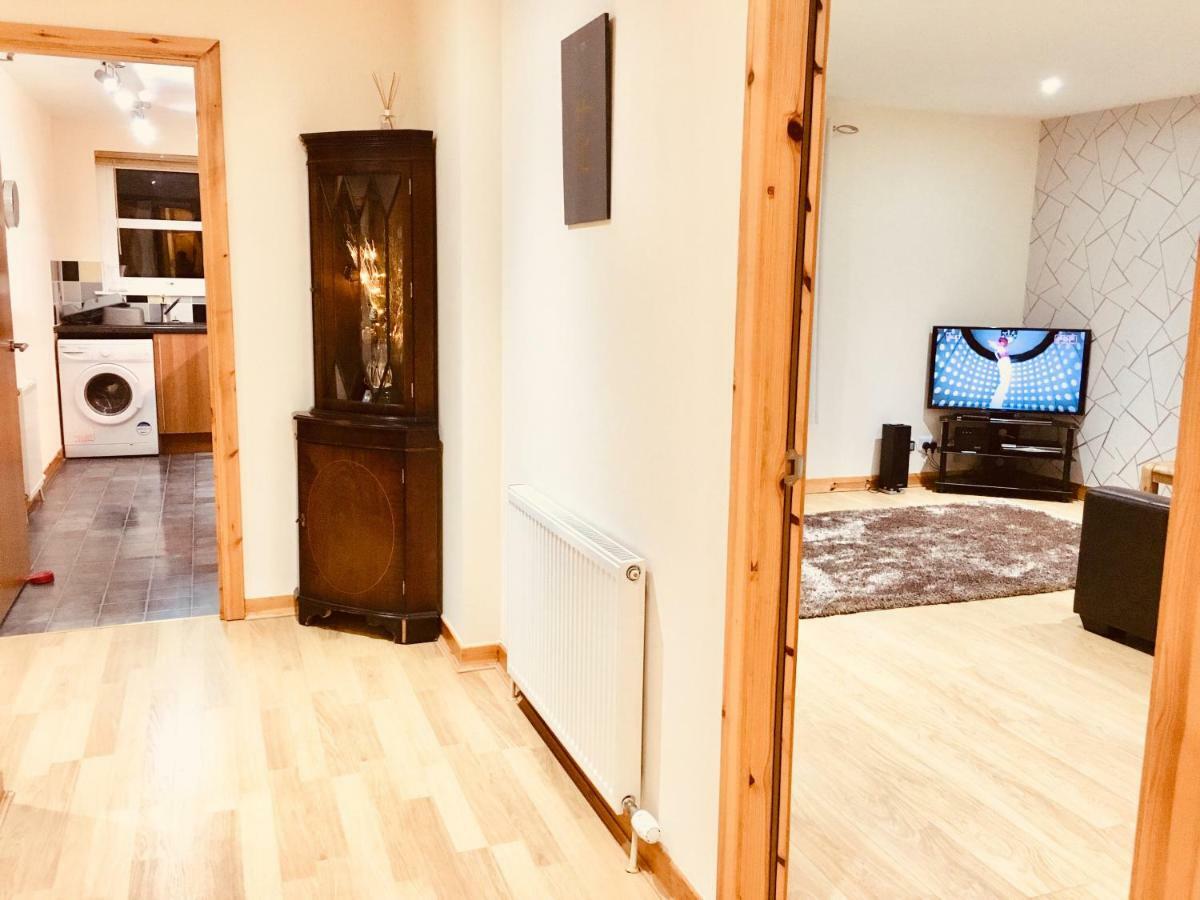 Azim And Suzi'S City Centre Apartment إينفيرنيس المظهر الخارجي الصورة
